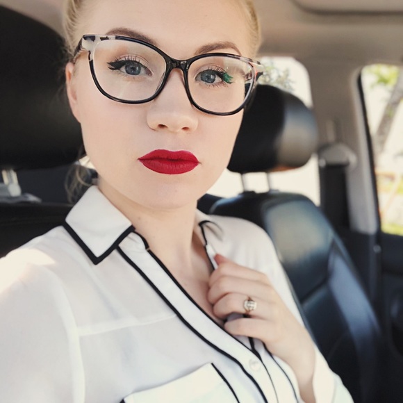 Meet your Posher, Nichole - Picture 5 of 5